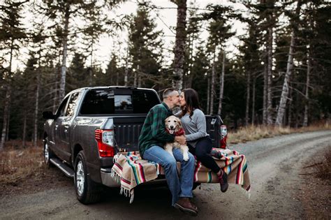 Romantic Couples Truck Photos In Bend Oregon Bend Engagement Photographer