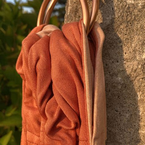 La Pequeña Bandolera Sin Nudo Nude Caramelo Fular portabebés