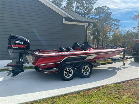 Skeeter ZX225 Bass Boat Yamaha 225 LOW HOURS 2004 For Sale For