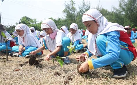 Siswa SD Al Muslim Mengajak Jaga Lingkungan Dan Bergerak Menanam