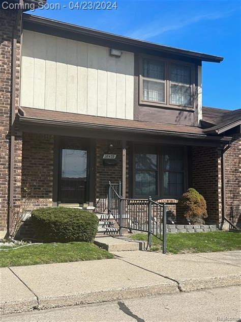 28439 Queens Court, Warren, MI 48093 Home for Sale MLS# 20240025206 ...