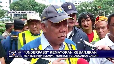 Petugas Masih Kesulitan Menurunkan Ketinggian Air Banjir Di Underpass