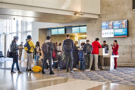 Passengers At Airport Boarding Gate Counter Editorial Stock Image Image Of Airport