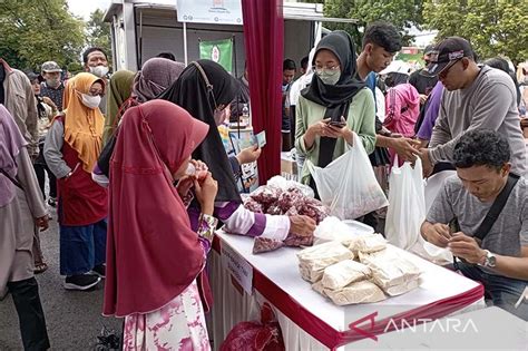 Pemkab Banyumas Gelar Gerakan Pangan Murah Kendalikan Inflasi Antara News