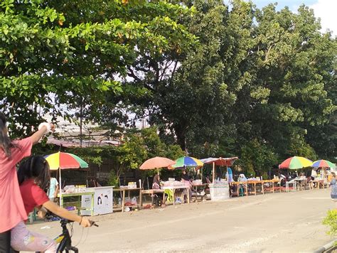 Mengintip Para Penjual Bunga Di Tpu Perwira