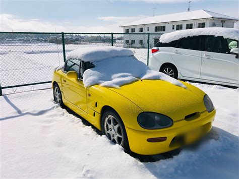 恐怖駐車場に車を半日置いていただけで「ドアが開かなくなった」 雪国ではあるある！？防止策は？｜まいどなニュース