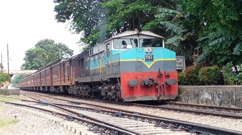 Sri Lanka Railway M4 751 Diyaluma Train No51 Weligama Railway Station