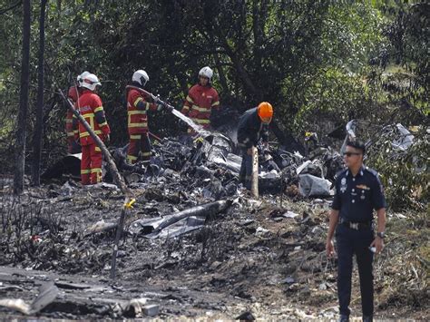 Diez Personas Mueren Al Estrellarse Una Avioneta En Una Calle En