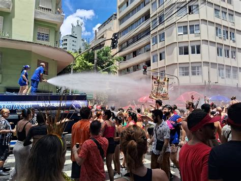 Fotos Foli Es Curtem Blocos Em Segunda Feira De Calor O Na Cidade De