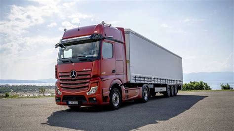 New Mercedes Actros Ditches Conventional Mirrors For Cameras