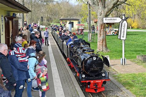 Leipzig Parkeisenbahn Auensee dampft pünktlich zum Osterfest los