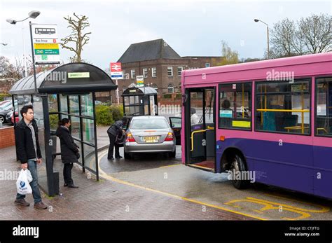 Bus In Uno Livery Wating Behind A Taxi Cab At A Bus Stop Outsife