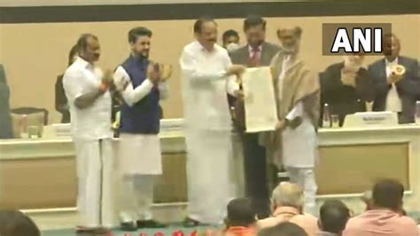 Watch Superstar Rajinikanth Receives Dadasaheb Phalke Award At