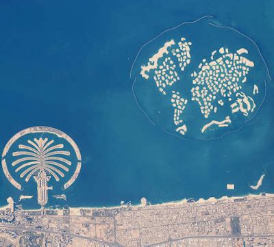 O Universo além da Terra | The Universe Beyond Earth: Dubai, space view / Dubai vista do espaço