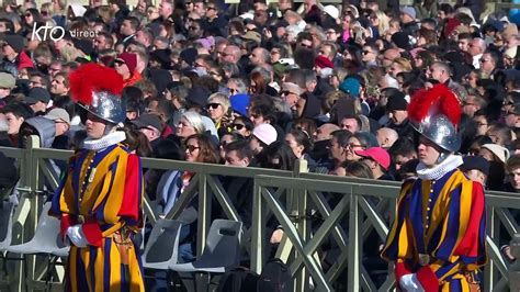 Bénédiction Urbi et Orbi du jour de Noël par le pape François à Rome