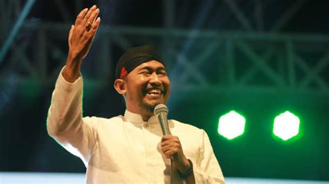 Nostalgia Mahfud MD Ajak Ribuan Masyarakat Nyanyikan Lagu Tanduk