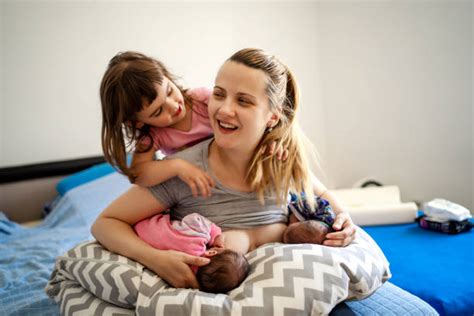 60 Mom Milking Son Fotografías De Stock Fotos E Imágenes Libres De Derechos Istock