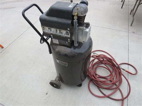 Central Pneumatic Air Compressor 21 Gal 25 Hp 125 Psi Includes Hose And Inflater With Built