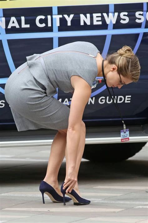 Melissa Benoist Showing Her Ass And Hot Legs Scrolller