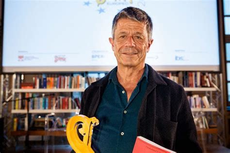 Emmanuel Carrère ha vinto il Premio Strega Europeo con V13 libro sugli