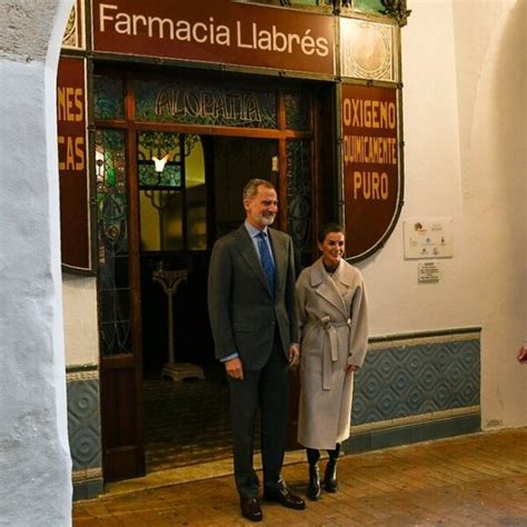 Los Reyes Felipe y Letizia en su visita a la Farmacia Llabrés de