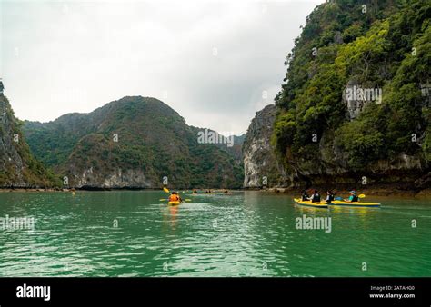 kayaking in halong bay Stock Photo - Alamy