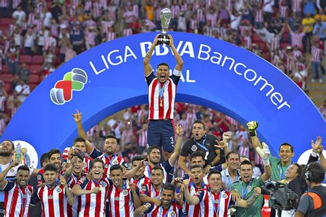 Chicharito Hernández celebra a Chivas campeón Unión Jalisco