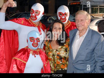 Sumner Redstone R Presidente Y Ceo De Viacon Y Su Esposa Paula