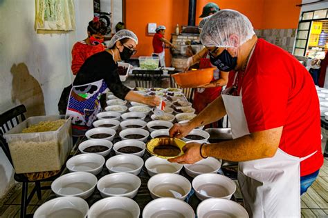 Crônica Cozinha Solidária partilha de alimentos e vivências MST