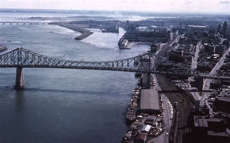 Vue aérienne du pont Jacques Cartier et du port de Montréa Flickr