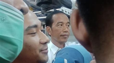 Kumpulan Berita Foto Jokowi Berdiri Berdesakan Di Commuter Line Jakarta