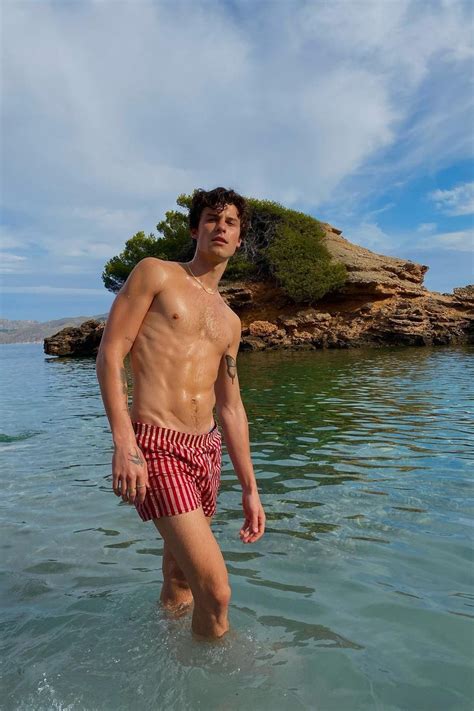 Shawn Mendes Fait Grimper Son Statut De Sex Symbol En Vacances à Majorque Vogue France