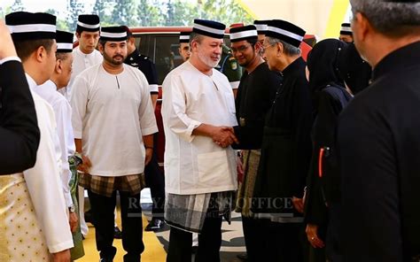 Sultan Johor Dan Dr Mahathir Bertemu Di Pahang Selepas Kontroversi