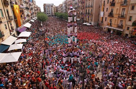 Castells a la plaça de l ajuntament de Tarragona Santa tecla