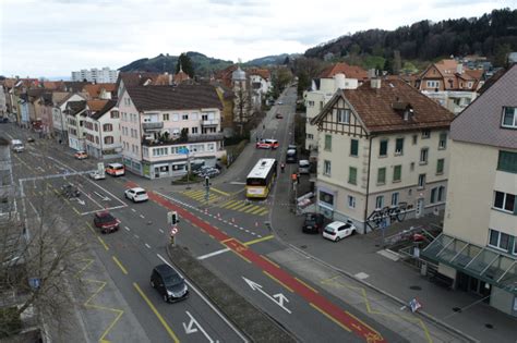 Stadt St Gallen Frau Nach Kollision Mit Postauto Beim