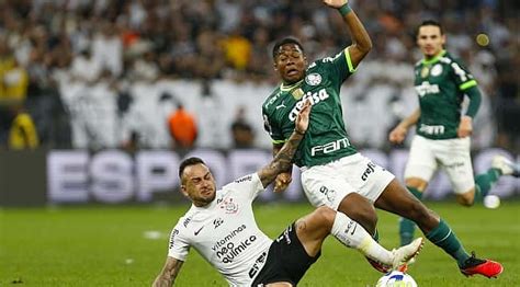 Palmeiras x Corinthians onde assistir ao vivo grátis e escalações