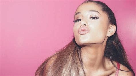 Vagina é Um Privilégio Diz Ariana Grande Em Música Que Chamou Atenção