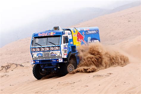 Blue And Red Red Bull Truck Sand Fog Desert Rally Rally Marathon