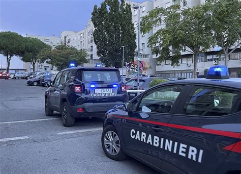 Bergamo Scappa Dai Carabinieri E Lancia Cocaina Dal Finestrino