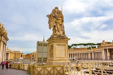 St. Peter`s Square View Vatican Editorial Image - Image of columns ...