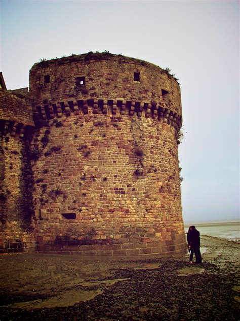 Tides out at Mont St Michel | Lugares hermosos, Lugares