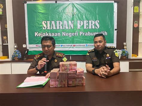 Kejari Prabumulih Terima Pengembalian Kerugian Negara Terpidana Ibrahim