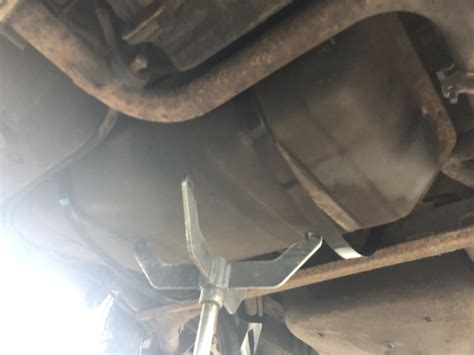 Замена хомутов бензобака — Lada Приора универсал, 1,6 л, 2012 года ...