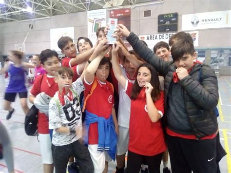 Medalla De Plata Para El Equipo Infantil De Baloncesto Del Ies Calder N