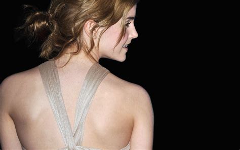 3840x21602019 Emma Watson Backless Seen 3840x21602019 Resolution