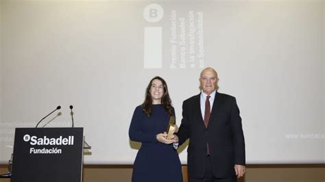 A Investigadora Do Cim Elena Ojea Recolle O Seu Premio Sostibilidade