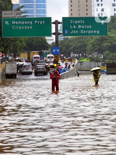 Penanganan Banjir Di Jalan Tol Terbentur Kepentingan Ekonomi Dan