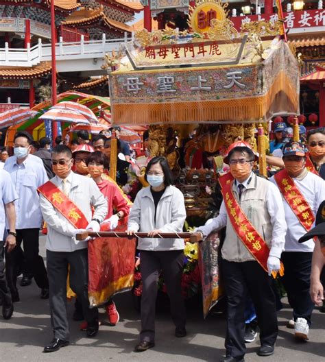 「土城仔香」遶境安南 蔡總統扶轎「鹿耳門媽」祈求紓解旱象 中華日報中華新聞雲