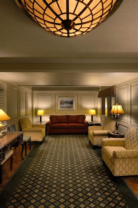 Royal Scot Hotel & Suites Victoria, British Columbia, CA - Reservations.com