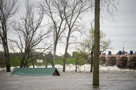 Photos Dams Break In Michigan Thousands Evacuated News Photos